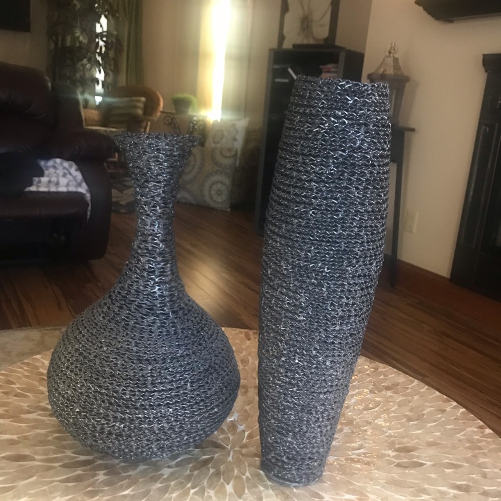 Pier one metals vases perfect condition - Picture 2 of 3